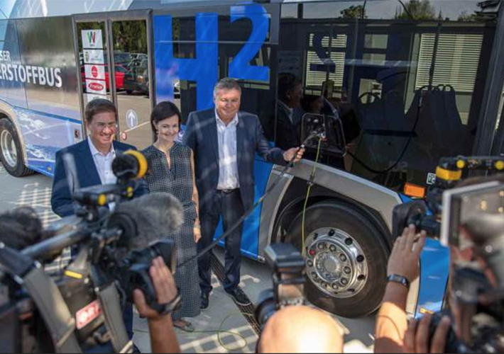 foto noticia FRONIUS ABASTECE UN AUTOBÚS CON HIDRÓGENO DE PRODUCCIÓN 100 % LOCAL Y ECOLÓGICA.